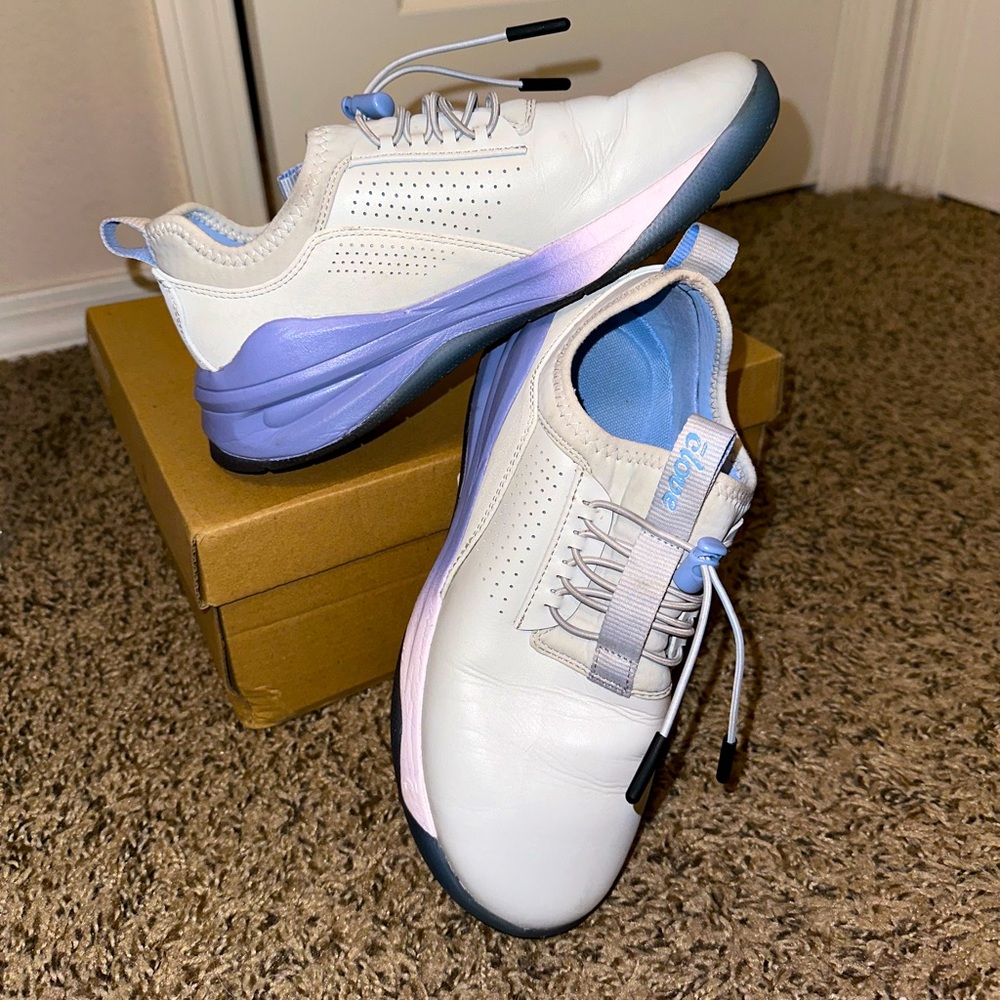 Cloves Women’s Classic in Grey Matter + free pair of unworn compression socks.